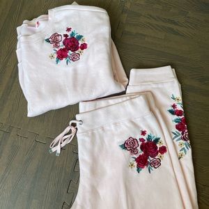 NWT Make + Model Embroidered Sweatshirt & Pants Loungewear Set, Light Pink